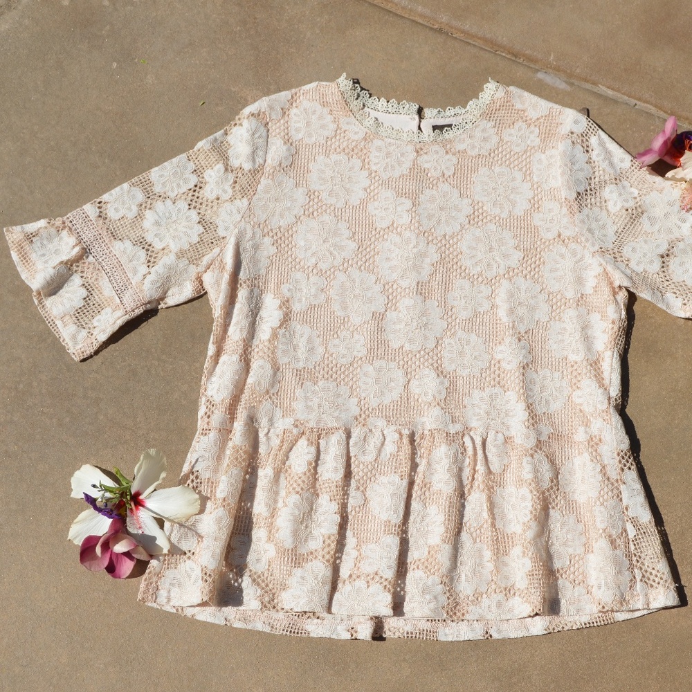 Creme Blouse with beautiful lace details